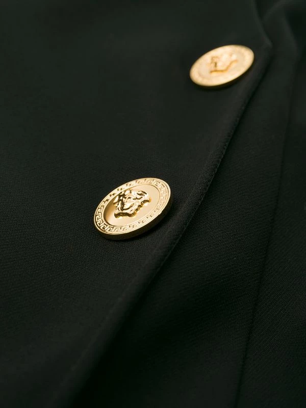 Versace A1008 BLACK Robe Sans Manches à Boutonnière Croisée Femme 7 Versace A1008 BLACK Robe Sans Manches à Boutonnière Croisée Femme – Image 7