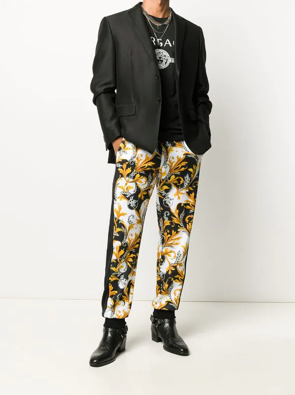 ( Positively Conscious ) Versace T-shirt à Logo Imprimé A1008 2 ( Positively Conscious ) Versace T-shirt à Logo Imprimé A1008 – Image 2