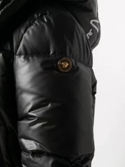 Versace Doudoune à Boutons Embossés A2024 BLACK -Pas Cher Versace Boutique 15356366 27938032 600