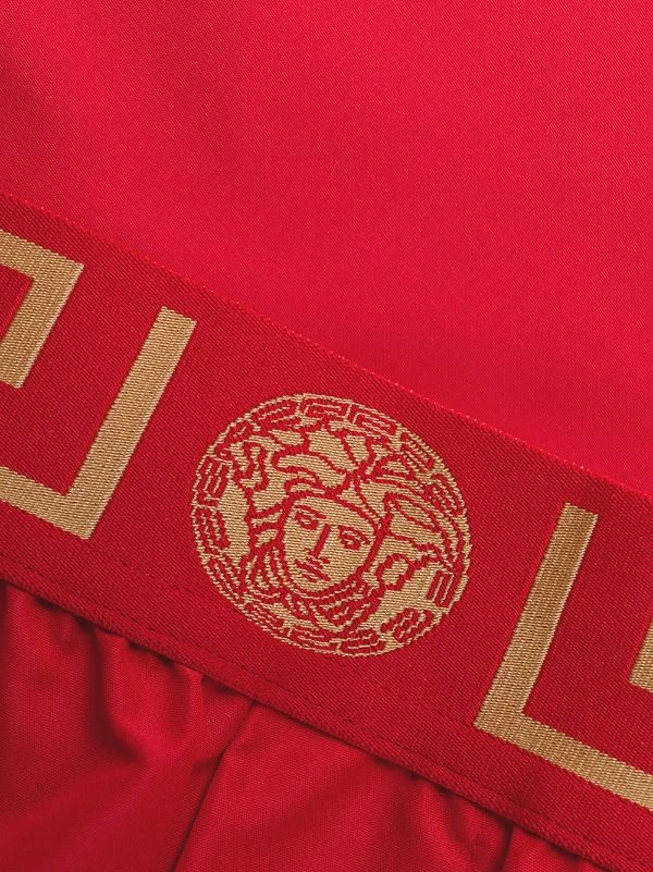 Versace Short De Bain à Bord Greca A9X2 Red/ Gold 3 Versace Short De Bain à Bord Greca A9X2 Red/ Gold – Image 3