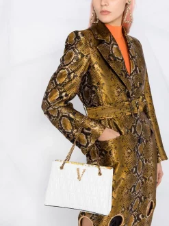 Versace Sac Cabas Matelassé à Plaque Logo 1W00V WHITE 8 Versace Sac Cabas Matelassé à Plaque Logo 1W00V WHITE -Pas Cher Versace Boutique 15985487 30392265 600