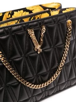 Versace Sac Cabas Matelassé à Plaque Logo Femme -Pas Cher Versace Boutique 15985488 df8056e0 10b9 4fd6 a49f a613efe02b98 600