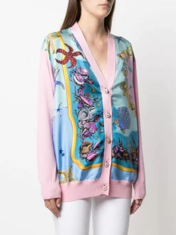 Versace 1P590 LIGHT PINK Cardigan à Imprimé Graphique Femme 7 Versace 1P590 LIGHT PINK Cardigan à Imprimé Graphique Femme -Pas Cher Versace Boutique 16261332 32687109 600