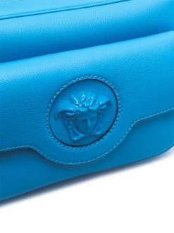 Versace Sac Porté épaule à Motif Medusa 1U38V BLUE + BLUE + ORO VERSACE -Pas Cher Versace Boutique 16287620 ab270c10 3e09 42f2 a052 f769859354d0 600