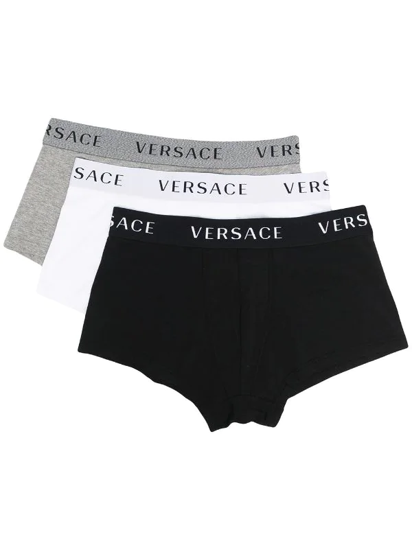 Versace Lot De Trois Boxers à Bande Logo A3278 NERO/ GRIGIO/ BIANCO 1 Versace Lot De Trois Boxers à Bande Logo A3278 NERO/ GRIGIO/ BIANCO