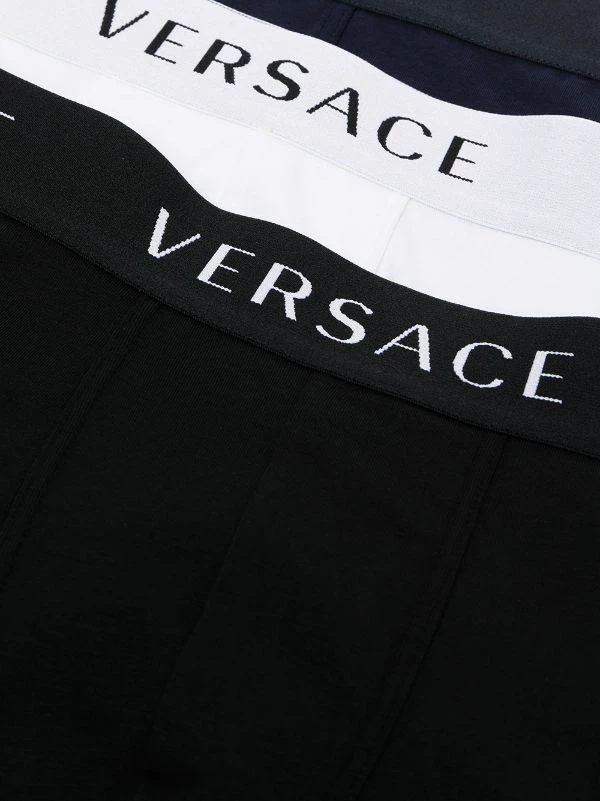 Versace Lot De Trois Boxers à Bande Logo Homme 4 Versace Lot De Trois Boxers à Bande Logo Homme – Image 4