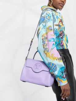 Versace 1L59V PURPLE Sac Cabas La Medusa Médium Femme 9 Versace 1L59V PURPLE Sac Cabas La Medusa Médium Femme -Pas Cher Versace Boutique 16359716 95226f02 e0c7 467f a1ab 8ce97e4dca6b 600