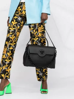 Versace Grand Sac à Main La Medusa K41NV BLACK 9 Versace Grand Sac à Main La Medusa K41NV BLACK -Pas Cher Versace Boutique 16361014 d94bc24e fc6c 4e32 a843 6912d8b7869f 600