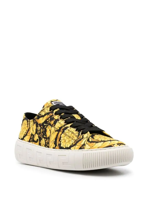 Versace Baskets à Imprimé Greca Barocco 5W08V NERO+ORO-NERO+ORO 2 Versace Baskets à Imprimé Greca Barocco 5W08V NERO+ORO-NERO+ORO – Image 2
