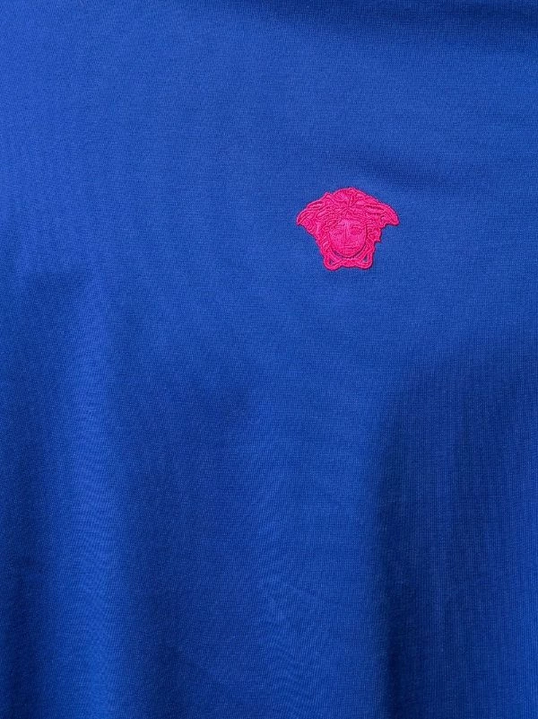 ( Positively Conscious ) Versace T-shirt à Motif Medusa Brodé 2U560 BLUE 5 ( Positively Conscious ) Versace T-shirt à Motif Medusa Brodé 2U560 BLUE – Image 5