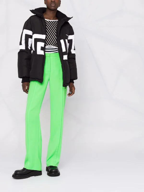 Versace Doudoune à Imprimé Greca 2B020 BLACK + WHITE 2 Versace Doudoune à Imprimé Greca 2B020 BLACK + WHITE – Image 2