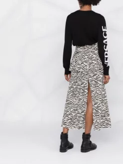 Versace 2B020 Black+White Pull En Maille Intarsia Femme -Pas Cher Versace Boutique 16808009 42afe07f 0179 410b 9feb cc47546aa7f1 600