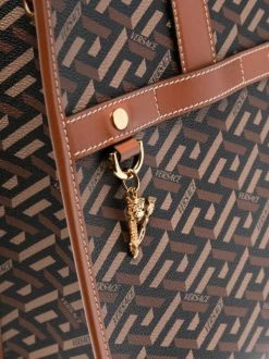 Versace Sac Cabas La Greca Signature 5B17V 10 Versace Sac Cabas La Greca Signature 5B17V -Pas Cher Versace Boutique 16817252 8dd719d9 6d28 4039 b565 7e8197fa092b 600