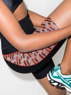 Versace Short De Cyclisme à Imprimé Greca Signature 5B250 NERO+ARANCIO 8 Versace Short De Cyclisme à Imprimé Greca Signature 5B250 NERO+ARANCIO -Pas Cher Versace Boutique 16845423 36203811 600