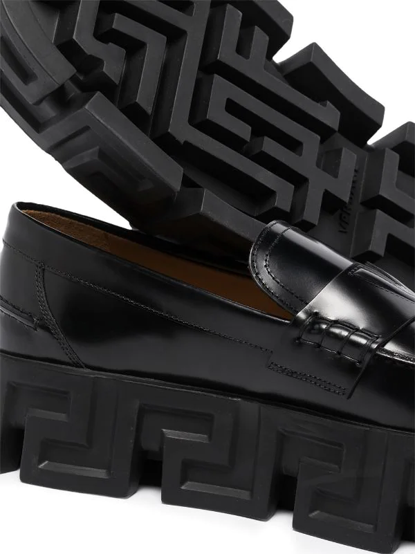 ( Nouvelle Collection ) Versace Mocassins à Semelle Greca épaisse Homme 2 ( Nouvelle Collection ) Versace Mocassins à Semelle Greca épaisse Homme – Image 2