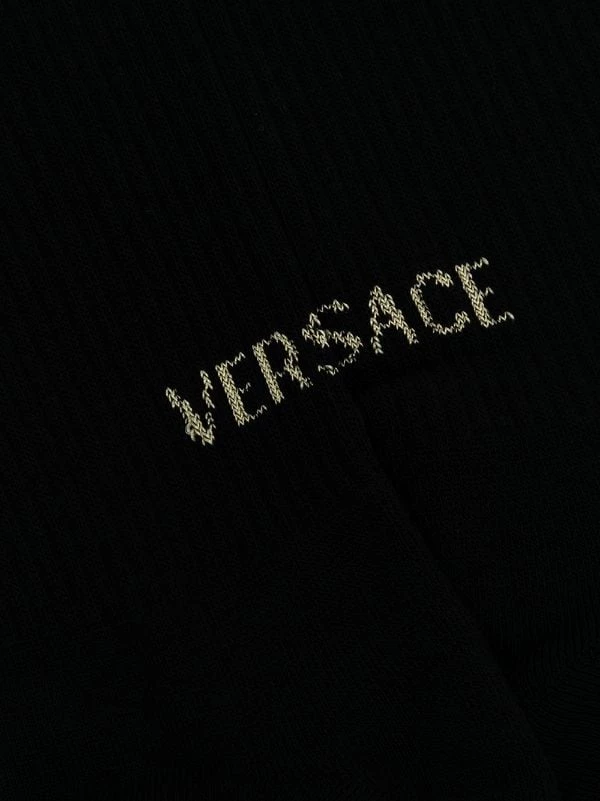 Versace 2B130 Chaussettes Nervurées à Logo Imprimé Homme 2 Versace 2B130 Chaussettes Nervurées à Logo Imprimé Homme – Image 2