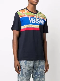 Versace 1U610 NAVY T-shirt à Imprimé Medusa Renaissance Femme 7 Versace 1U610 NAVY T-shirt à Imprimé Medusa Renaissance Femme -Pas Cher Versace Boutique 17154328 34729158 600