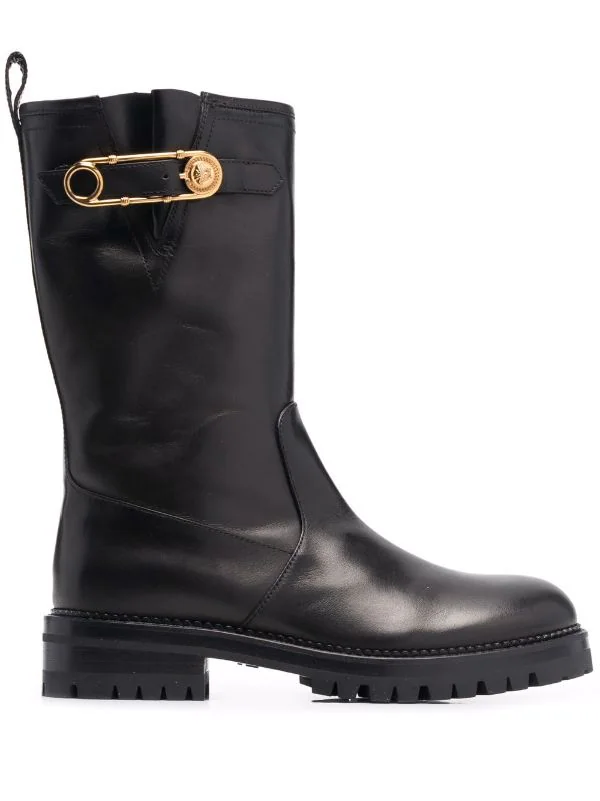 Versace Bottes Safety Pin En Cuir De Veau 1B00V NERO ORO VERSAGE 1 Versace Bottes Safety Pin En Cuir De Veau 1B00V NERO ORO VERSAGE