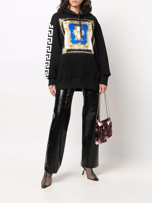 Versace Hoodie à Imprimé Baroque 2B070 BLACK 2 Versace Hoodie à Imprimé Baroque 2B070 BLACK – Image 2
