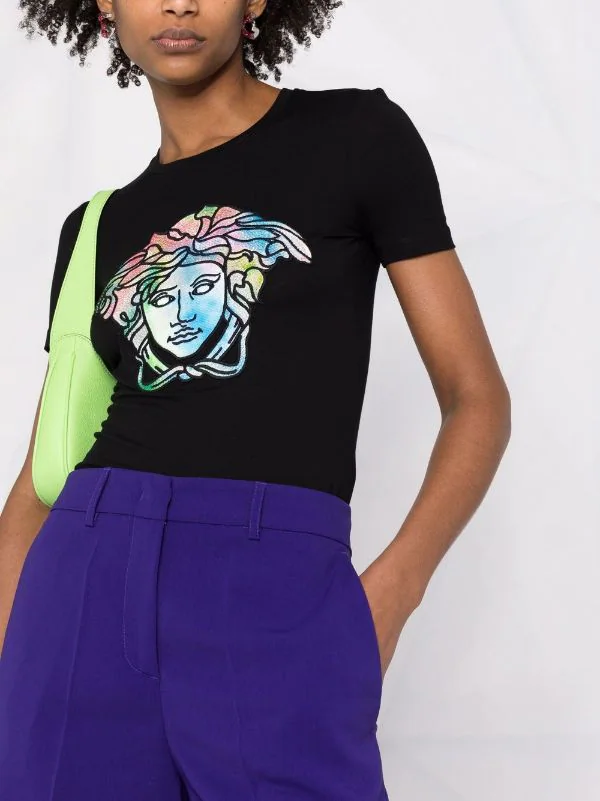 ( Nouvelle Collection ) Versace T-shirt Medusa Head à Ornements En Cristal Femme 5 ( Nouvelle Collection ) Versace T-shirt Medusa Head à Ornements En Cristal Femme – Image 5