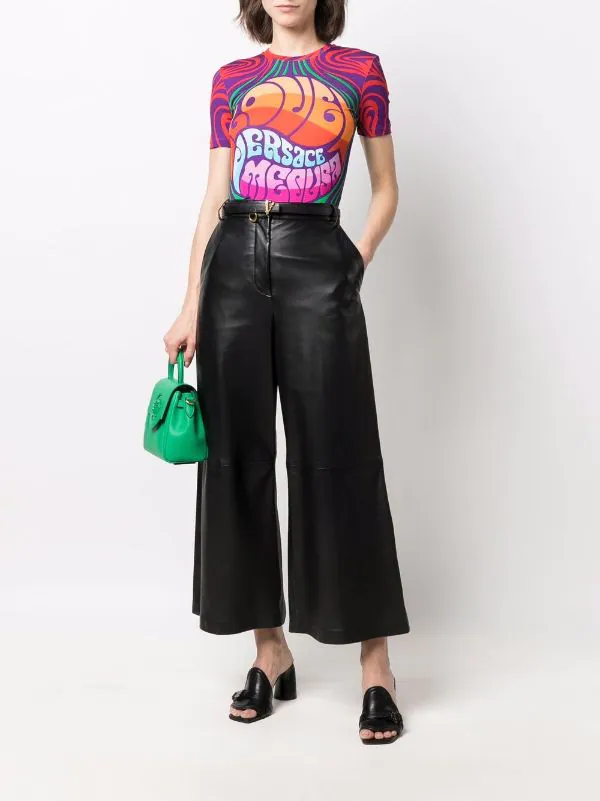 ( Nouvelle Collection ) Versace 5R010 ORANGE MULTICOLOR T-shirt à Imprimé Medusa Music Femme 2 ( Nouvelle Collection ) Versace 5R010 ORANGE MULTICOLOR T-shirt à Imprimé Medusa Music Femme – Image 2