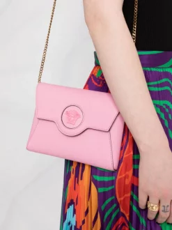 ( Nouvelle Collection ) Versace Sac à Bandoulière à Plaque Medusa 1P65V BABY PINK -Pas Cher Versace Boutique 17322790 920f2a4b bcba 48f9 aec4 087ab5cc74cb 600