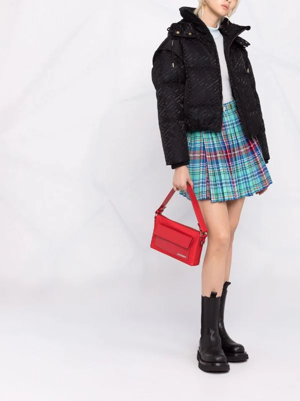 Versace Doudoune à Logo Imprimé 1B000 BLACK 2 Versace Doudoune à Logo Imprimé 1B000 BLACK – Image 2