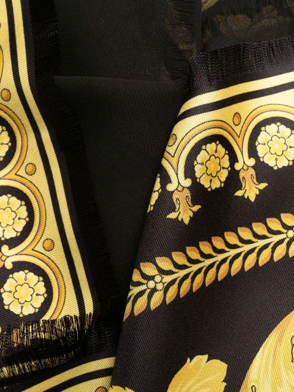 ( Nouvelle Collection ) Versace Robe De Plage En Soie à Imprimé Barocco 5B000 BLACK+GOLD 3 ( Nouvelle Collection ) Versace Robe De Plage En Soie à Imprimé Barocco 5B000 BLACK+GOLD – Image 3