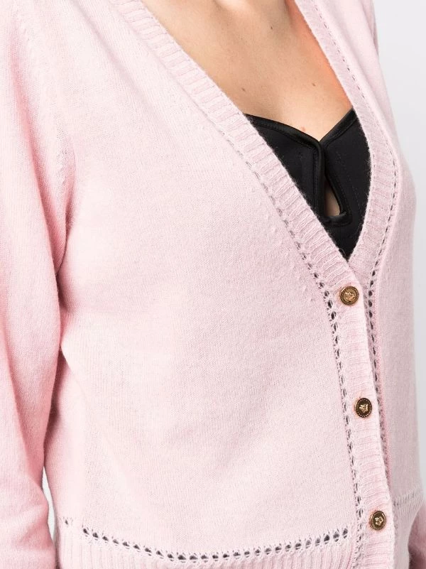 ( Nouvelle Collection ) Versace 1PB90 PINK Cardigan Boutonné à Col V Femme 5 ( Nouvelle Collection ) Versace 1PB90 PINK Cardigan Boutonné à Col V Femme – Image 5