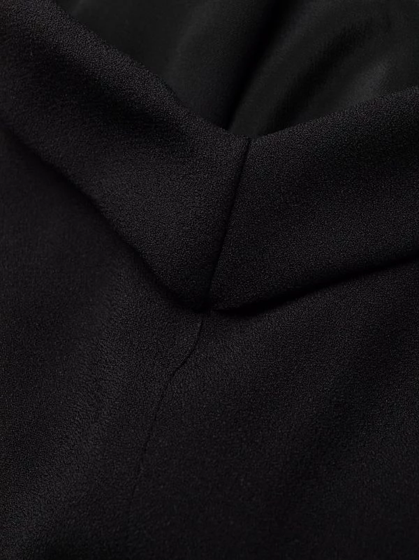 ( Nouvelle Collection ) Versace 1B000 BLACK Robe Courte Sans Manches à Col Montant Femme 8 ( Nouvelle Collection ) Versace 1B000 BLACK Robe Courte Sans Manches à Col Montant Femme – Image 8