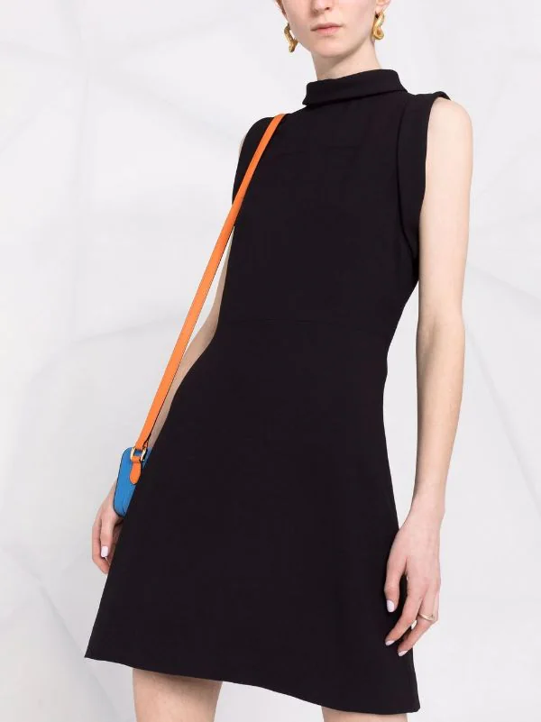 ( Nouvelle Collection ) Versace 1B000 BLACK Robe Courte Sans Manches à Col Montant Femme 5 ( Nouvelle Collection ) Versace 1B000 BLACK Robe Courte Sans Manches à Col Montant Femme – Image 5