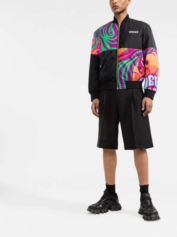 ( Nouvelle Collection ) Versace Veste Bomber Medusa Music à Design Réversible 5B020 BLACK + MULTICOLOR 2 ( Nouvelle Collection ) Versace Veste Bomber Medusa Music à Design Réversible 5B020 BLACK + MULTICOLOR – Image 2