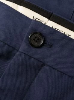 ( Nouvelle Collection ) Versace 1U830 NAVY Pantalon Chino à Imprimé La Greca Homme -Pas Cher Versace Boutique 17335192 5174835c d62c 44b9 823b 3a86de1c9272 600