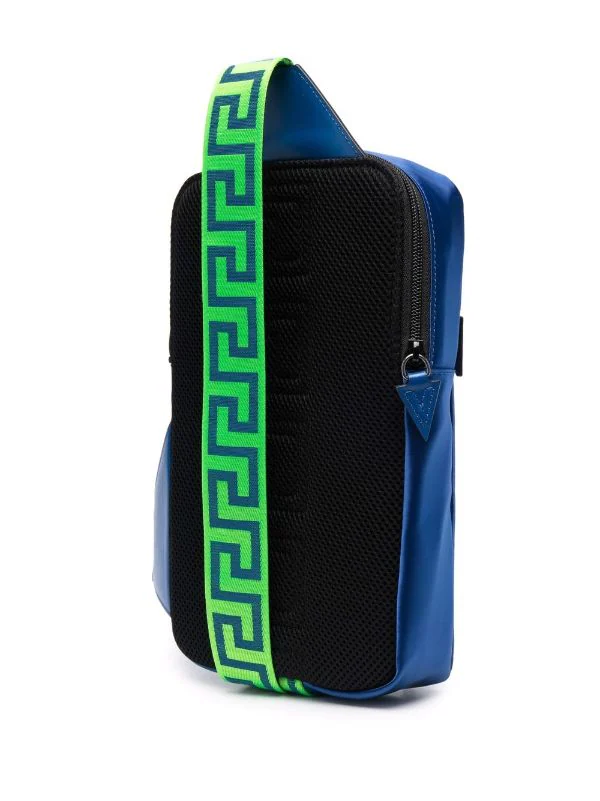 ( Nouvelle Collection ) Versace Sac à Dos Greca à Logo 2UA1E SAPPHIRE + NEONGREEN + RUTHENIUM 3 ( Nouvelle Collection ) Versace Sac à Dos Greca à Logo 2UA1E SAPPHIRE + NEONGREEN + RUTHENIUM – Image 3