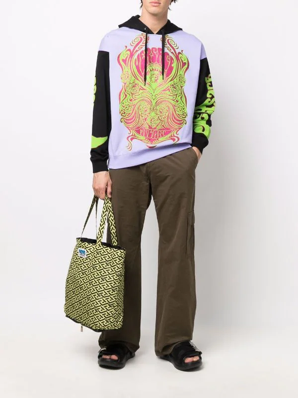 ( Nouvelle Collection ) Versace 5U36V BLUE NAVY + PINEAPPLE + BLACK Sac Cabas à Imprimé La Greca Homme 2 ( Nouvelle Collection ) Versace 5U36V BLUE NAVY + PINEAPPLE + BLACK Sac Cabas à Imprimé La Greca Homme – Image 2