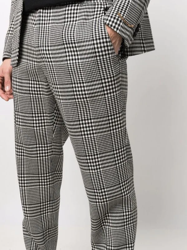( Nouvelle Collection ) Versace Pantalon à Carreaux 2W020 WHITE+BLACK 5 ( Nouvelle Collection ) Versace Pantalon à Carreaux 2W020 WHITE+BLACK – Image 5