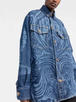( Nouvelle Collection ) Versace Veste En Jean à Logo Imprimé 1D030 MEDIUM BLUE -Pas Cher Versace Boutique 17335251 654f7fad 1199 4f45 a50f 8be6681e74a3 600
