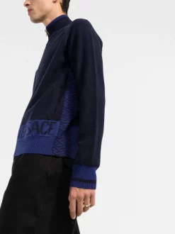 ( Nouvelle Collection ) Versace Cardigan Zippé à Logo En Jacquard 1U830 NAVY -Pas Cher Versace Boutique 17335254 3d79413e 6bff 4189 8e55 d5eba8747626 600
