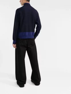 ( Nouvelle Collection ) Versace Cardigan Zippé à Logo En Jacquard 1U830 NAVY -Pas Cher Versace Boutique 17335254 910a35d0 be5c 4221 8441 adecd7bfaf72 600