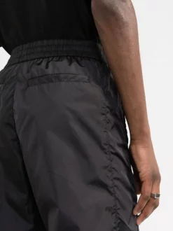 Versace 1B000 BLACK Pantalon De Jogging à Bande Greca Homme -Pas Cher Versace Boutique 17336090 997193f4 1c1f 4714 bd0b d1e768da0203 600