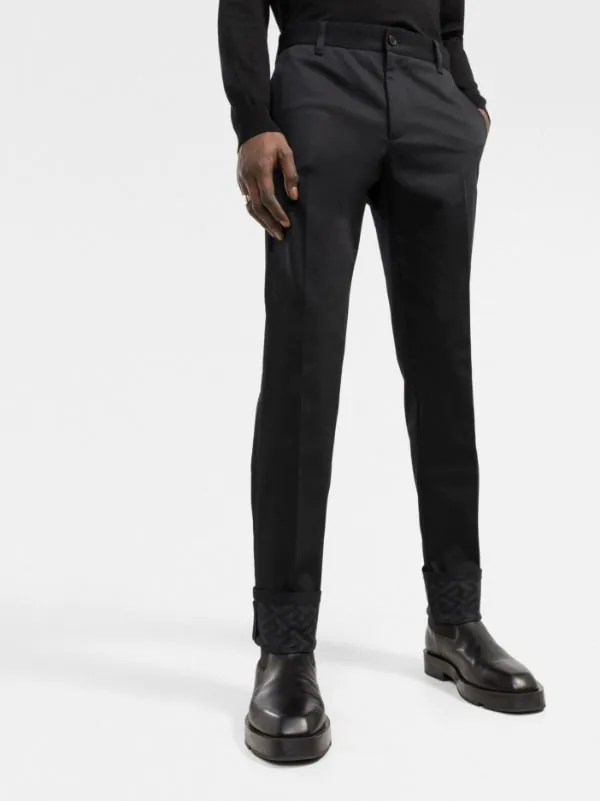 ( Nouvelle Collection ) Versace Pantalon Chino à Imprimé La Greca Homme 3 ( Nouvelle Collection ) Versace Pantalon Chino à Imprimé La Greca Homme – Image 3