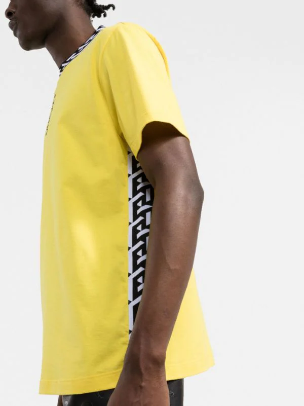 ( Nouvelle Collection ) Versace 1Y500 Yellow T-shirt à Détails Imprimés La Greca Homme 3 ( Nouvelle Collection ) Versace 1Y500 Yellow T-shirt à Détails Imprimés La Greca Homme – Image 3