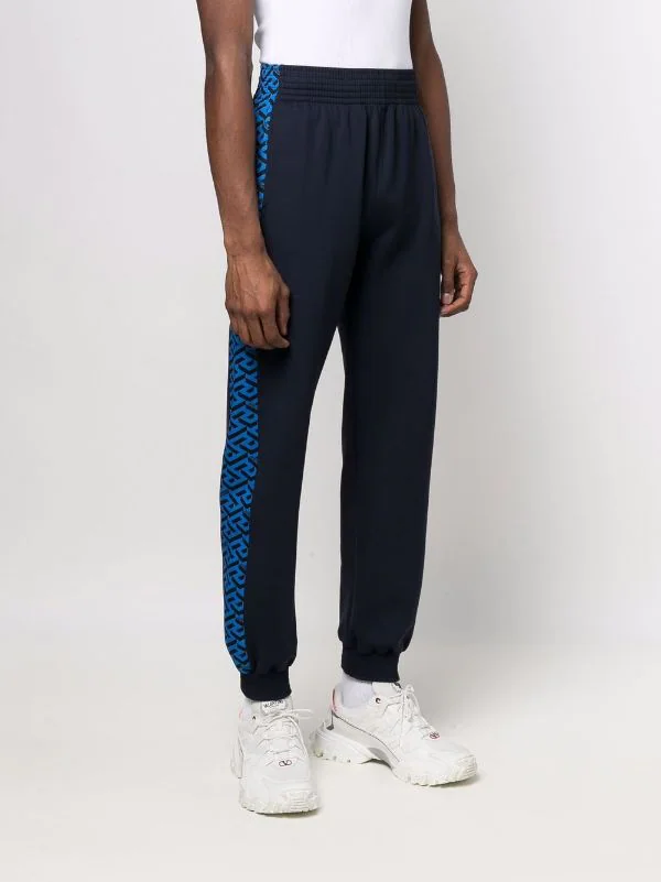 ( Nouvelle Collection ) Versace Pantalon De Jogging à Imprimé Greca 5U460 BLUNAVY SAPPHIRE 3 ( Nouvelle Collection ) Versace Pantalon De Jogging à Imprimé Greca 5U460 BLUNAVY SAPPHIRE – Image 3