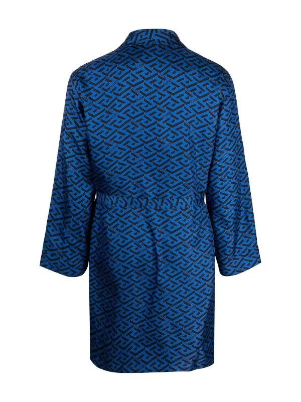 ( Nouvelle Collection ) Versace 5U290 SAPPHIRE BLACK Robe De Chambre En Soie à Logo Homme 2 ( Nouvelle Collection ) Versace 5U290 SAPPHIRE BLACK Robe De Chambre En Soie à Logo Homme – Image 2
