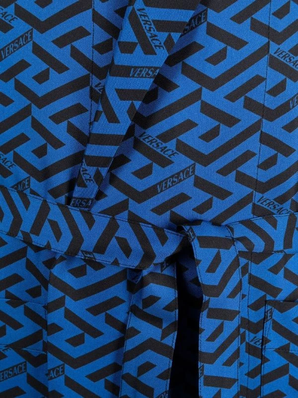 ( Nouvelle Collection ) Versace 5U290 SAPPHIRE BLACK Robe De Chambre En Soie à Logo Homme 3 ( Nouvelle Collection ) Versace 5U290 SAPPHIRE BLACK Robe De Chambre En Soie à Logo Homme – Image 3