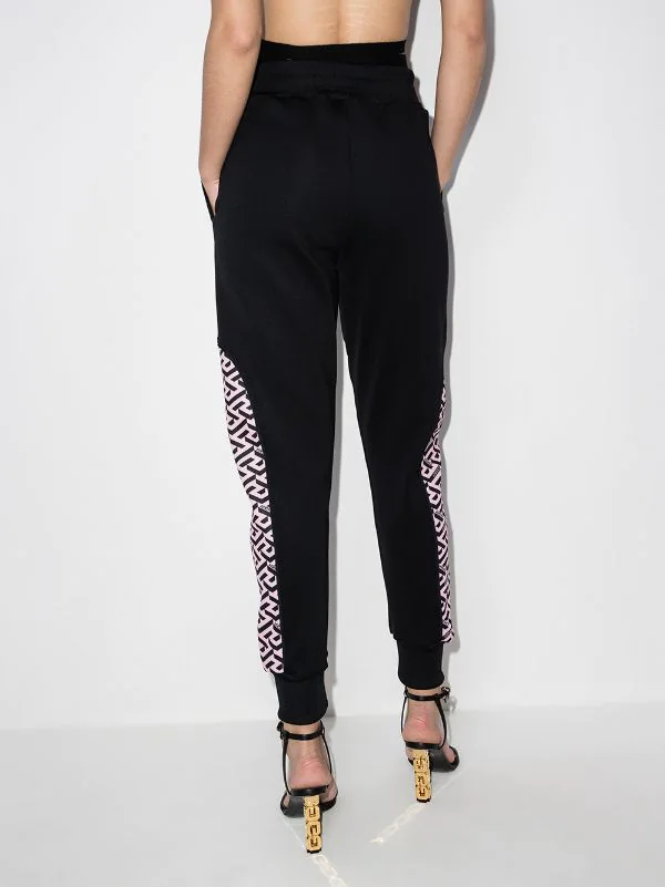 ( Nouvelle Collection ) Versace 5B530 NERO + CANDY Pantalon De Jogging La Greca à Lien De Resserrage Femme 3 ( Nouvelle Collection ) Versace 5B530 NERO + CANDY Pantalon De Jogging La Greca à Lien De Resserrage Femme – Image 3