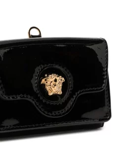 ( Nouvelle Collection ) Versace Portefeuille En Cuir Verni à Plaque Medusa Femme 6 ( Nouvelle Collection ) Versace Portefeuille En Cuir Verni à Plaque Medusa Femme -Pas Cher Versace Boutique 17547656 38108283 600