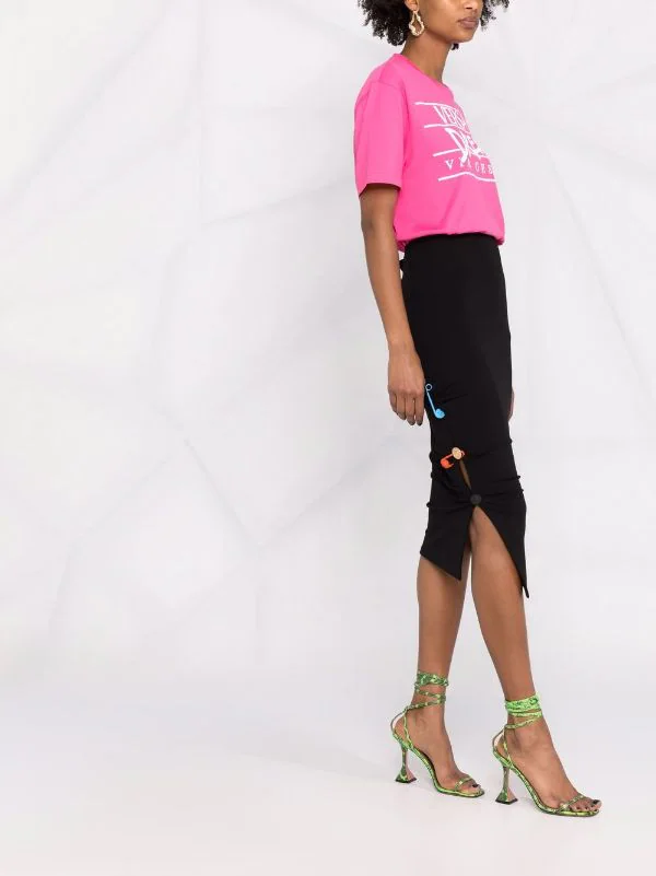 ( Nouvelle Collection ) Versace T-shirt à Slogan Imprimé 2P880 PINK 6 ( Nouvelle Collection ) Versace T-shirt à Slogan Imprimé 2P880 PINK – Image 6