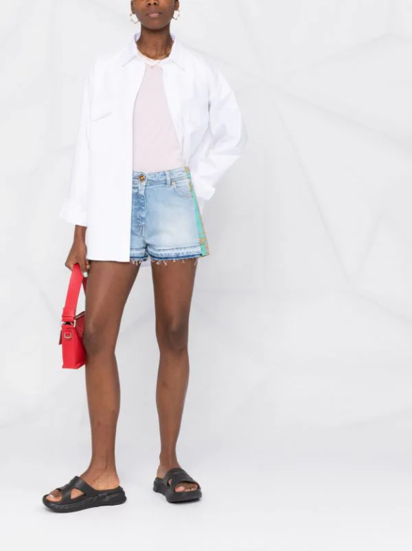 ( Nouvelle Collection ) Versace Short Royal Rebellion En Jean Femme 2 ( Nouvelle Collection ) Versace Short Royal Rebellion En Jean Femme – Image 2