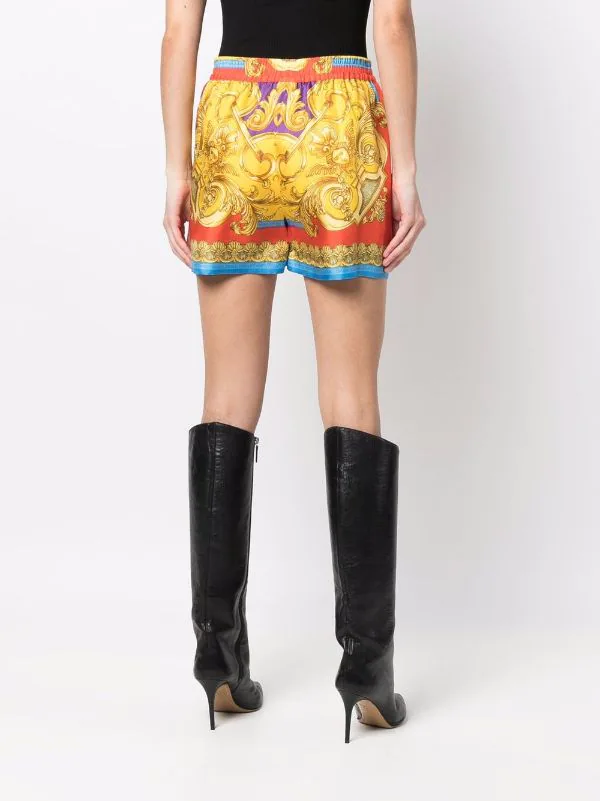 ( Nouvelle Collection ) Versace Short à Imprimé Baroque 5L290 DARK ORCHID SUN 4 ( Nouvelle Collection ) Versace Short à Imprimé Baroque 5L290 DARK ORCHID SUN – Image 4